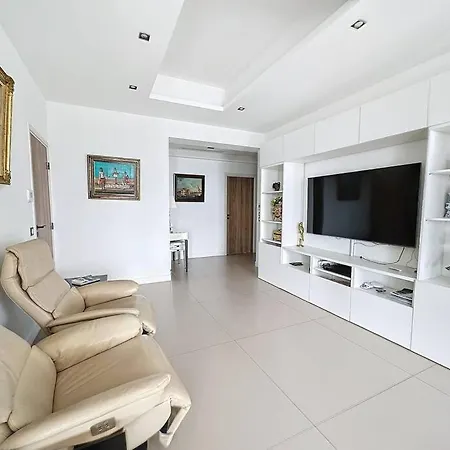 Luxurious 3-bedroom Flat Cannes
