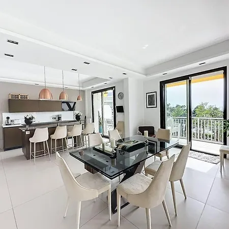 Luxurious 3-bedroom Flat