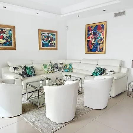 Luxurious 3-bedroom Flat Apartman