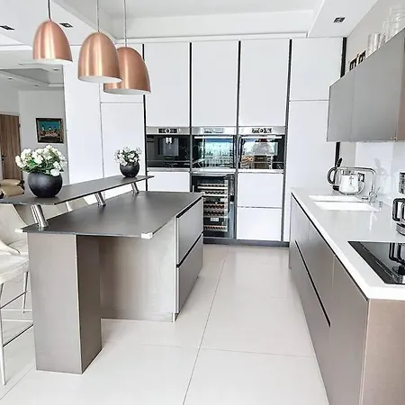 Luxurious 3-bedroom Flat *