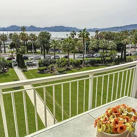 アパート Luxurious 3-bedroom Flat